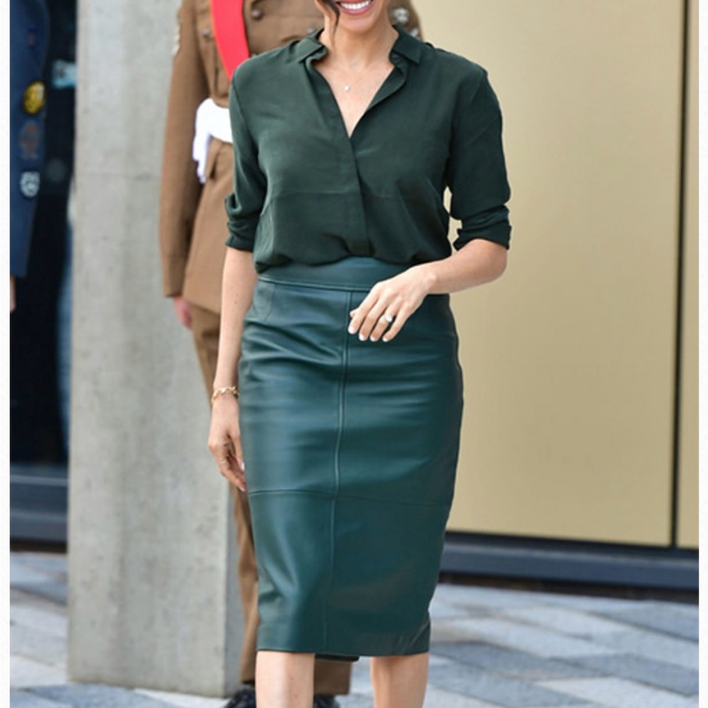 Elegant Green Leather Pencil Skirt